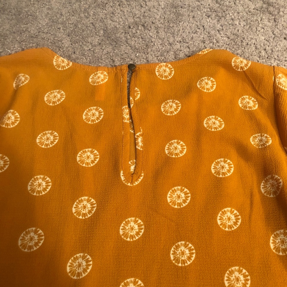 🌻 Key hole, flutter sleeve, fruit print top - Picture 5 of 5